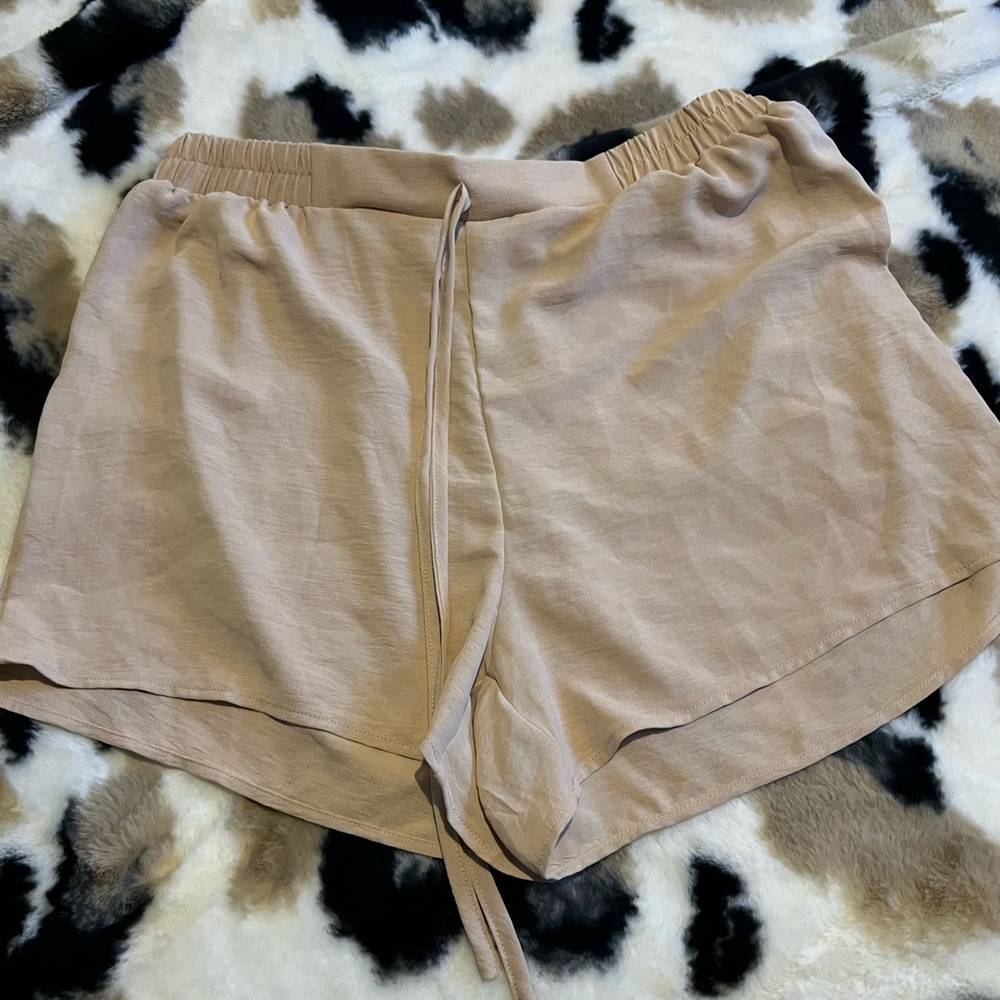 SHEIN Curve Tan Garment